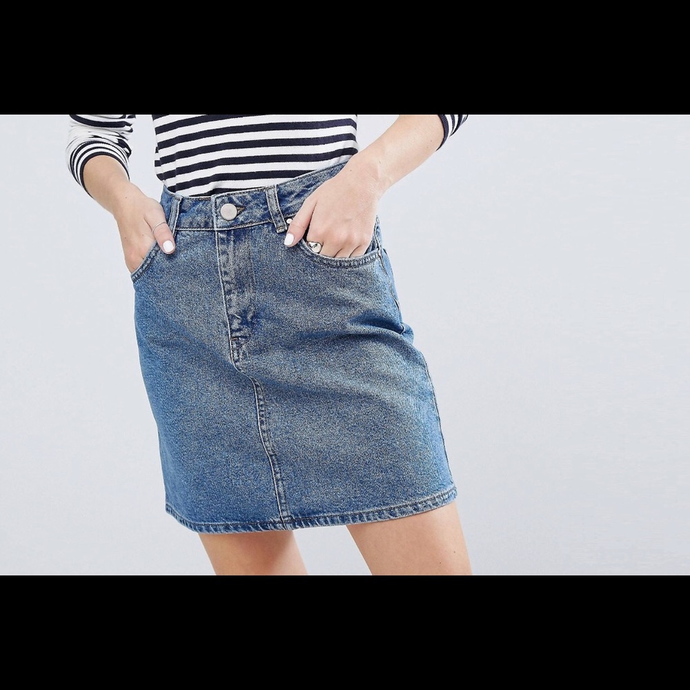 Midwash blue high waisted skirt